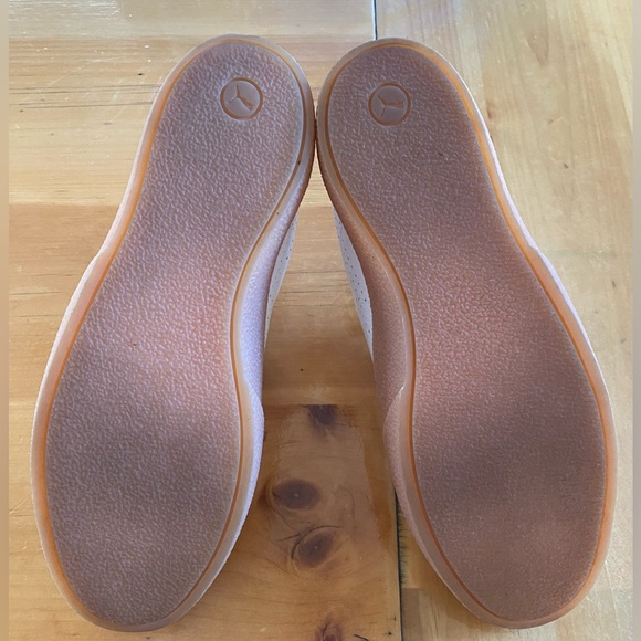 Puma Classics White with Suede Sneakers Gum Top & Bottom - Women’s Size: 8.5 - Picture 5 of 6